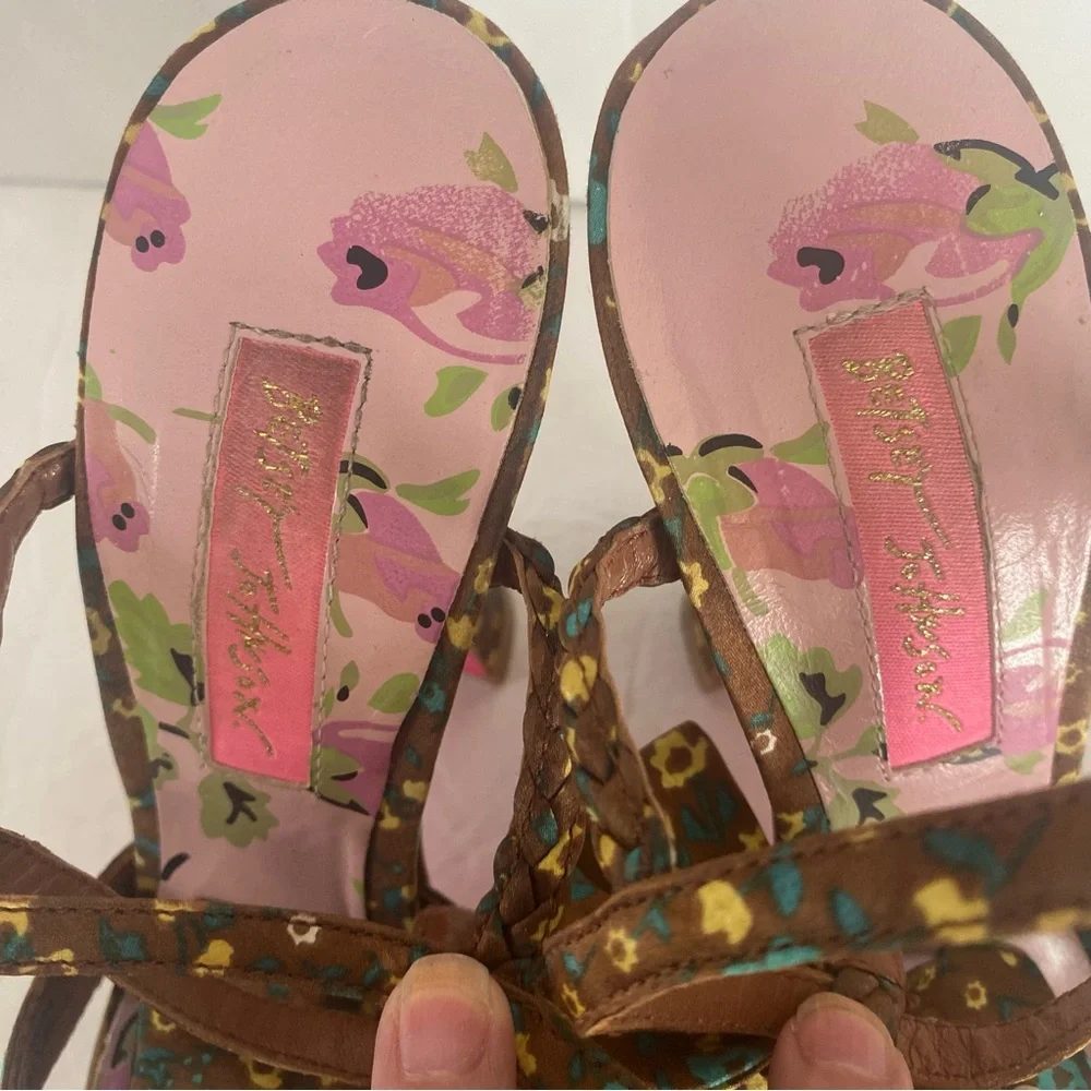 Y2K Betsey Johnson Braided floral t strap heel Size 5 - Picture 7 of 9